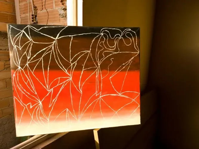 Tela de pintura com figuras geométricas, autora