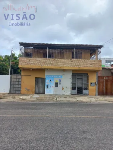 VENDE-SE CASA COM PONTO COMERCIAL BAIRRO SANTO ANTÔNIO