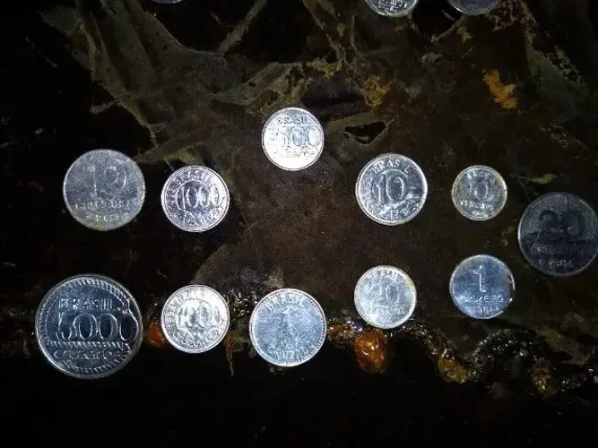 Lote de moedas antigas diversas (+250) cruzeiro, cruzado...