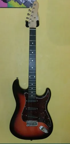 Guitarra Giannini Strato G100