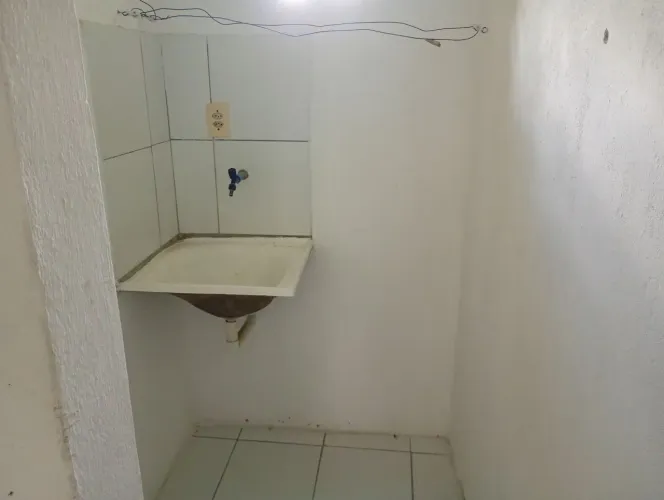 Aluga-se kitnet na torre Aparti de 600 reais com água incluso e energia paga o que vc usa