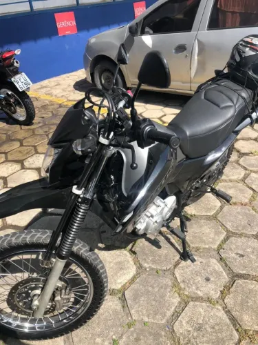Vende-se uma moto Bros