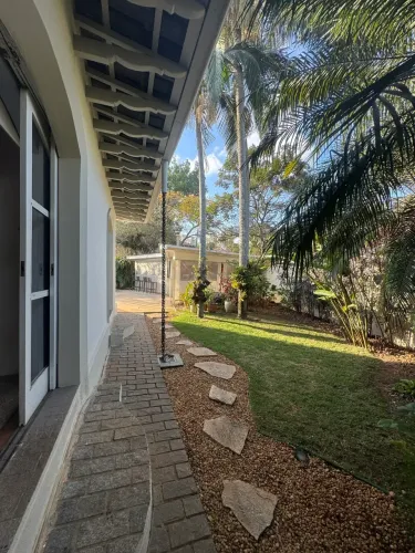Casa térrea, 868 m2 de terreno, Alto de Pinheiros ,com ampla area externa.
