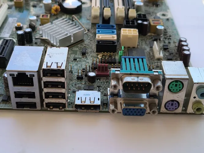 Placa mãe Hp usada e funcionando com processador i5 3.30 2500