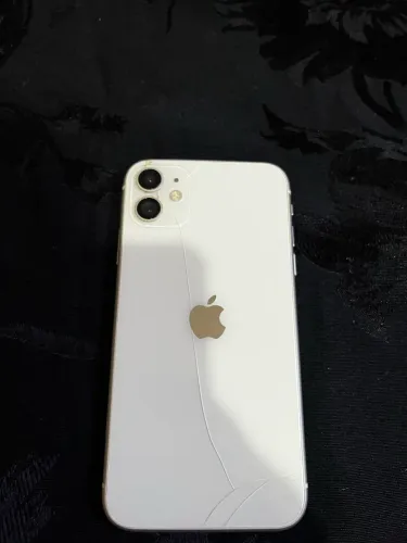 iPhone 11 64G com detalhe