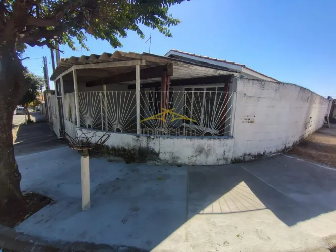 Casa à Venda/ locação no Bairro Antônio Zanaga, Americana