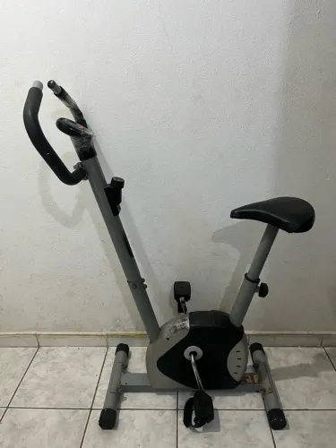 BICICLETA ERGOMÉTRICA