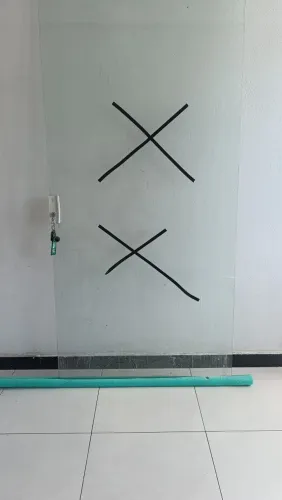 ? Vendo porta de vidro<br>Medidas: 1,10 x 2,20 m