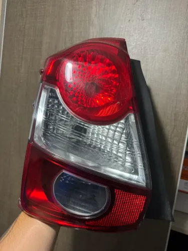 Vendo lanterna Etios hatch