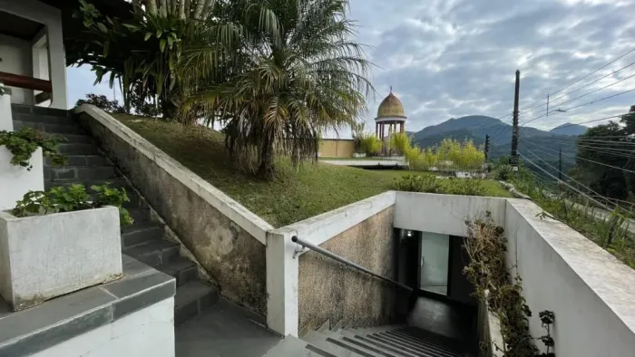 Casa à venda 4 Quartos, 4 Suites, 5 Vagas, 1000M², Valparaíso, Petrópolis - RJ