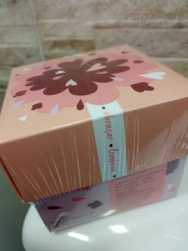 Caixa com 6 unidades de 90 grs sabonete Natura fragrâncias variadas.