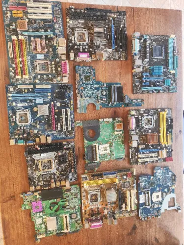 Lote com 11 Placas-Mãe Desktop e Notebook