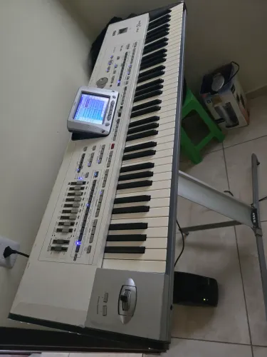 Vendo um teclado pa2x muito concercsdo funcionado perfeitamente ja sampleado troco tb