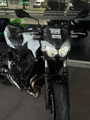 KAWASAKI Z650 BRANCA 2026 + EMPLACAMENTO TOTAL GRÁTIS