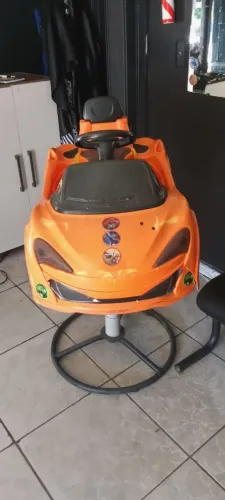 Carrinho de cortar cabelo de criança