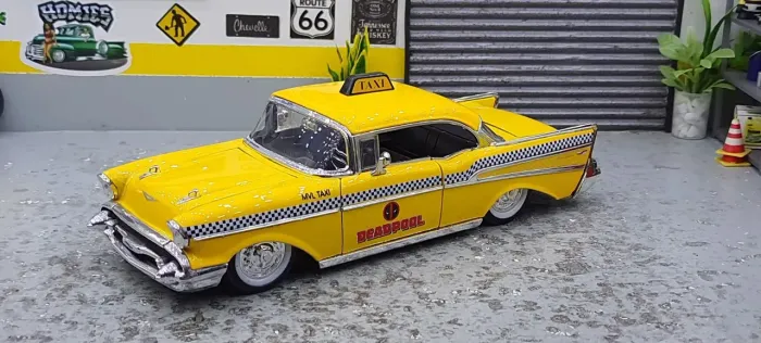Jada toys 1:24 - carrinho coleção- Chevrolet Belair 1957 - série Marvel Dread pool