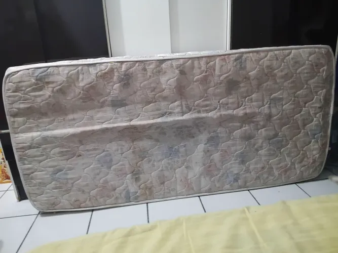 Colchão de solteiro marca PAROPAS