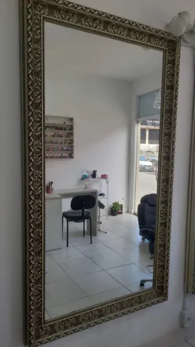 ESPELHO DECORATIVO COM MOLDURA CLÁSSICA