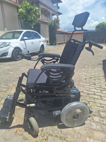 CADEIRA DE RODAS MOTORIZADA FREEDOM STAND UP
