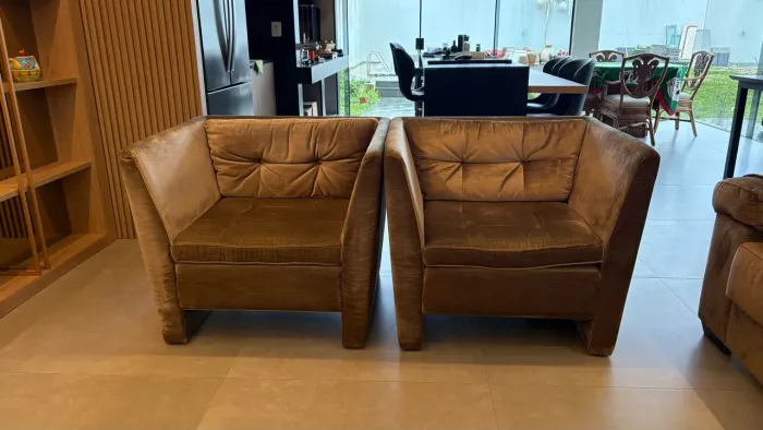 PAR de Poltronas em Veludo Marrom