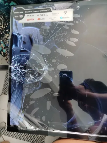 Televisão nova com tela quebrada para tirar peças 