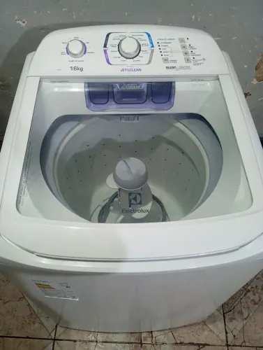 MÁQUINA DE LAVAR ELETROLUX 16KG SEMI NOVA ACEITO CARTÃO DOU GARANTIA FAÇO A ENTREGA 