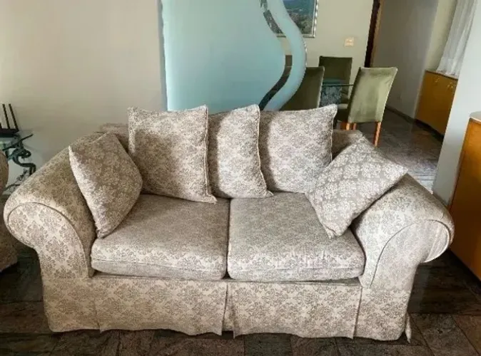 Sofá Americano em Tecido Jacquard - Excelente Estado