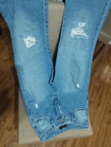 Calça jeans usada apenas uma vez (12 anos) 50 Reais