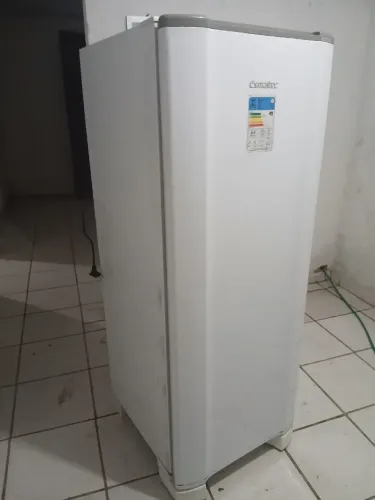 Geladeira esmaltec em ótimo estado 