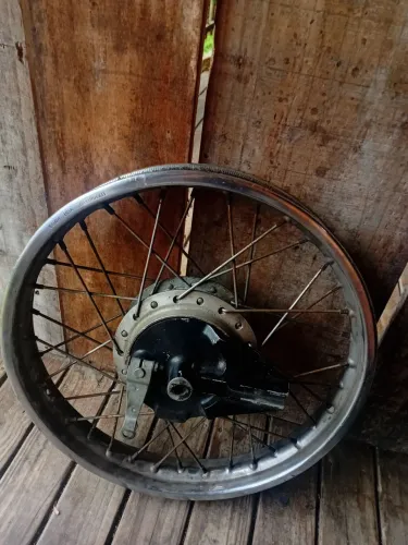 Vendo roda traseira de 150cc 160cc