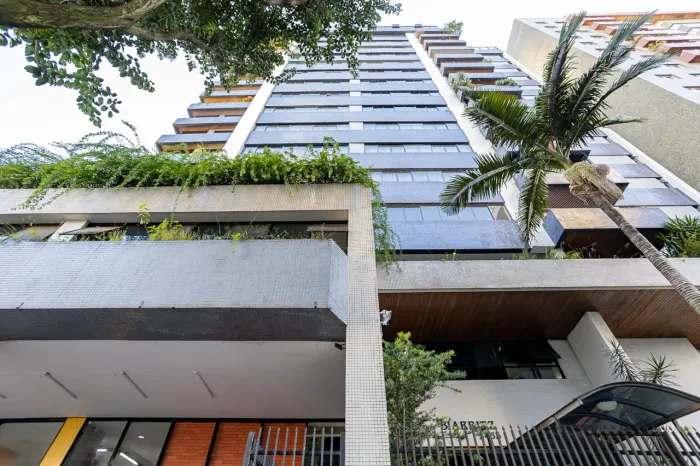 210 m² de espaço, sol e vista definitiva no Centro