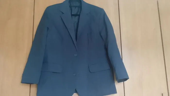 Terno masculino Tam 52 cinza escuro gravata e camisa de brinde