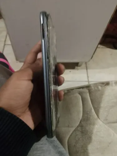 eu quero vender esse celular usado tá tela trincada todo quebrado só pra tirar as peça 