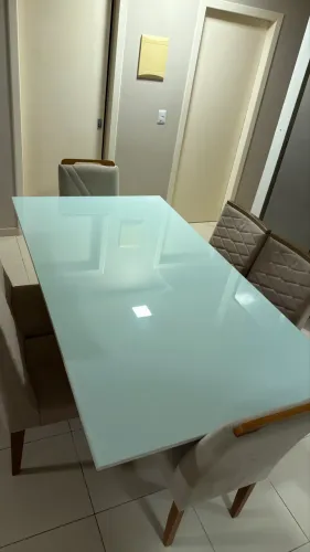 Vendo Mesa e Cadeiras 
