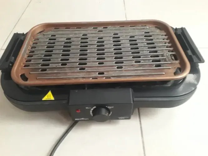 Vendo churrasqueira elétrica usada