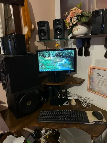 Vendo computador completo com dois sons potentes