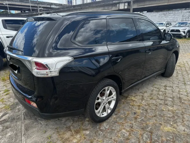 Mitsubishi Outlander 2.0 16V 160cv Aut. 2014