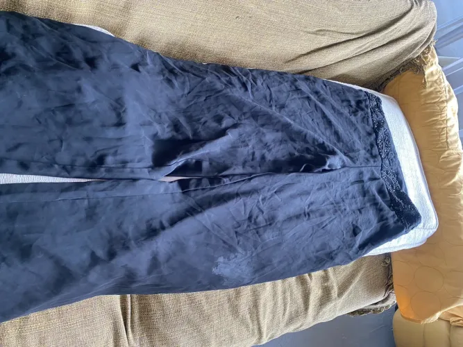 Calça Preta pantalona com Detalhes em Pedrarias