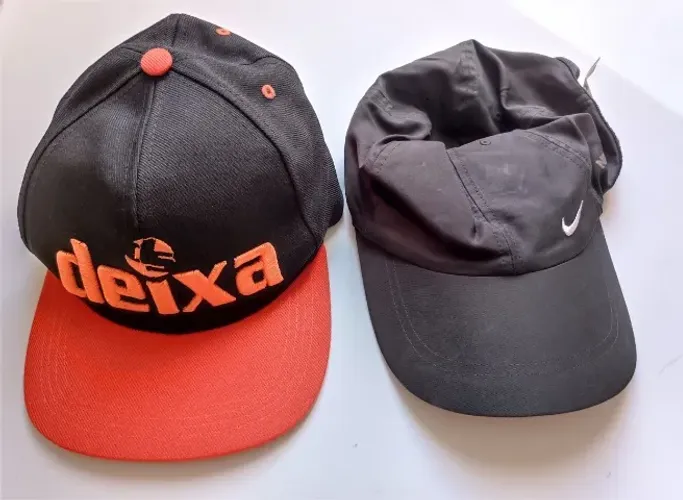 2 Bonés Nike E Deixa Aba Reta Usados