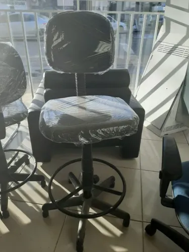 Cadeira caixa para balcão de atendimento_Guarapari