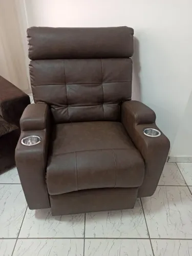 Poltrona automatizada Damie semi nova