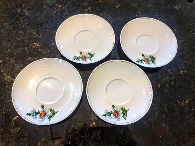 De$129 por$99 Conjunto de pires de porcelana 4 unidades