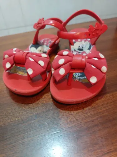 Sandálias Minnie Mouse para Bebê - Vermelhas - Tamanho 28