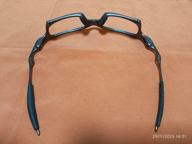 Óculos aviador, muito resistente semi novo, sem lente