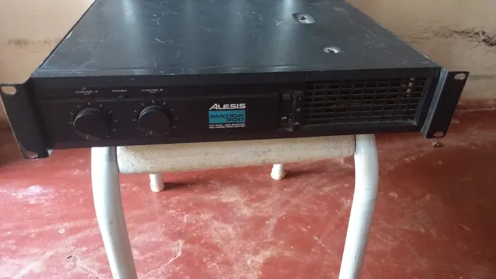 Potência Alesis 900