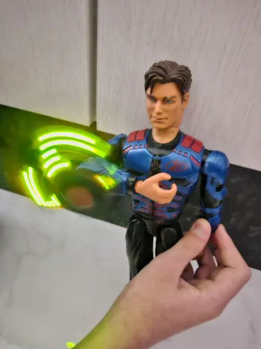 Max Steel, envio com baterias