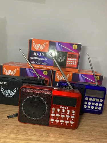 Rádio retrô portátil