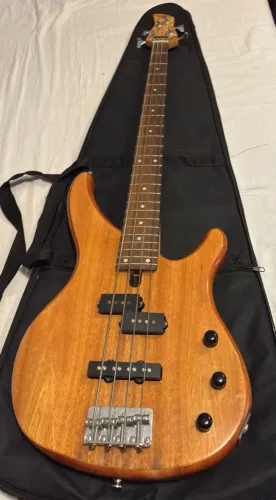 Contrabaixo Yamaha TRBX174EW Semi-novo R$1850,00