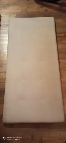 Cabeceira de cama casal estofada, em tecido