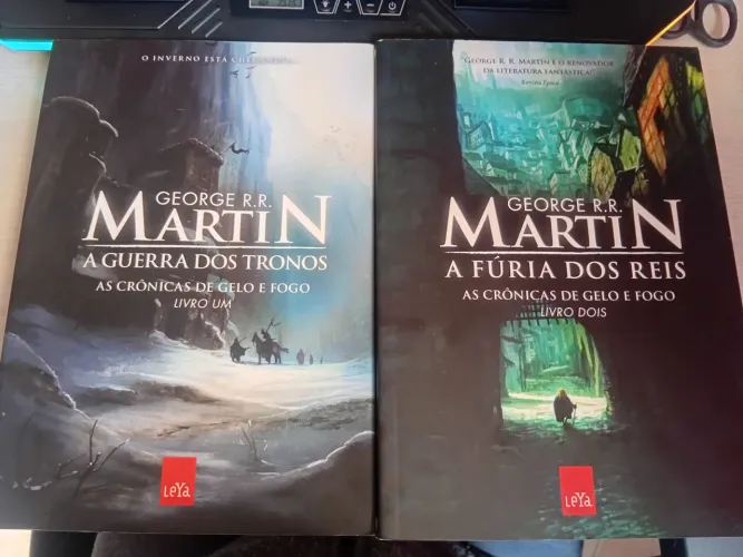 Livros As crônicas de Gelo e Fogo os 2 primeiros livros